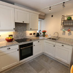 cegin fodern stabal gyda popty a sinc